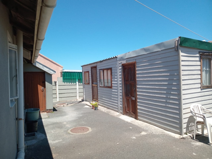  Bedroom Property for Sale in Strandfontein Village Western Cape